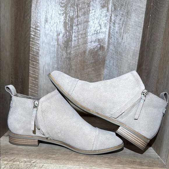 TOMS Reese Suede Ankle Boots - Picture 7 of 9
